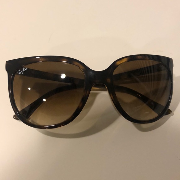 Tortoise frame Ray-ban sunglasses